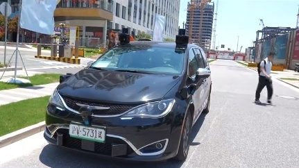上海发放首批完全无人载人车牌照：免费体验无人驾驶出租车