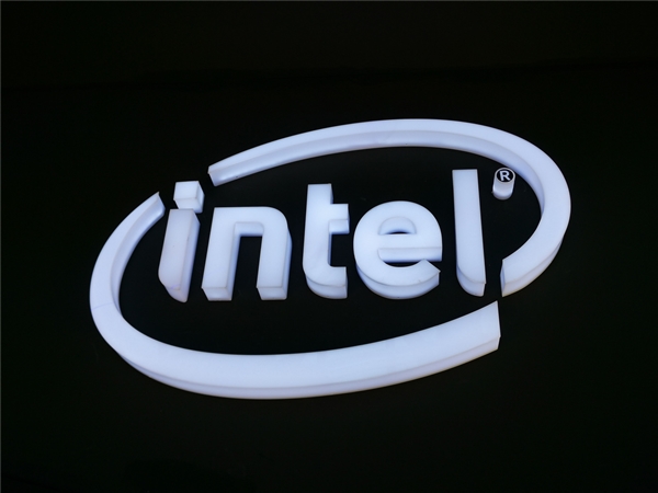紧跟NVIDIA步伐！Intel：到2027年软件营收达10亿美元