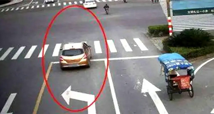 左转弯道绿灯直行算违章吗(左转弯绿灯可以直行吗和直行车道)