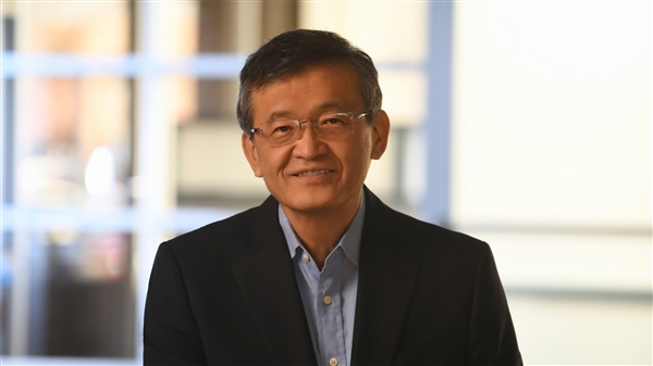 Intel新任CEO陈立武薪酬结构曝光，基本年薪与高额奖金，总计达近7千万美元