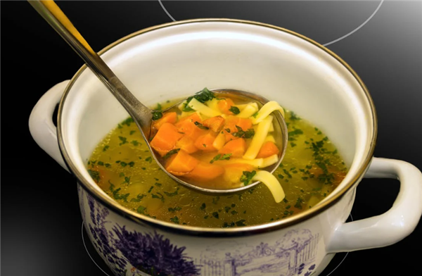 误食断肠草引发中毒，误认为是五指毛桃，一家六口紧急入院治疗警示！