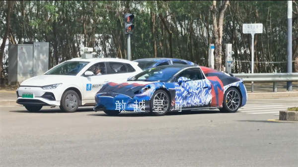 腾势首款概念超跑来了:极致纯粹的造型设计 上海车展见